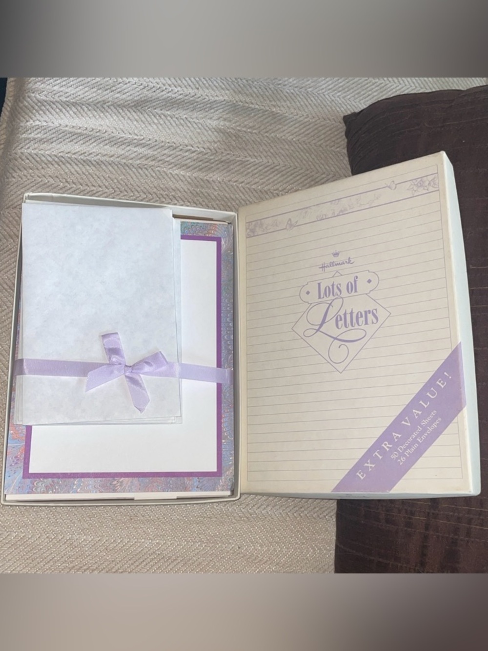 Vtg. Hallmark boxed Lavender Lined Stationery Set. 50 Sheets & 26 Envelopes